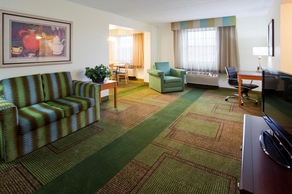 La Quinta Inn Chicago Oakbrook Terrace Eksteriør billede